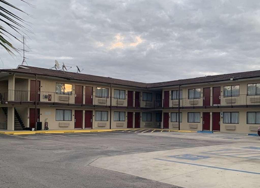 موتيل Red Roof San Antonio E - Frost Bank Center المظهر الخارجي الصورة